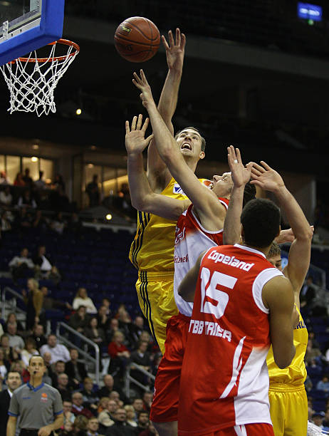 利让球队士 利让球队士