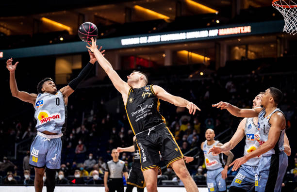 杜锋目前深 杜锋目前深